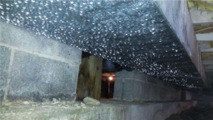 Metal duct with condensation on the underside