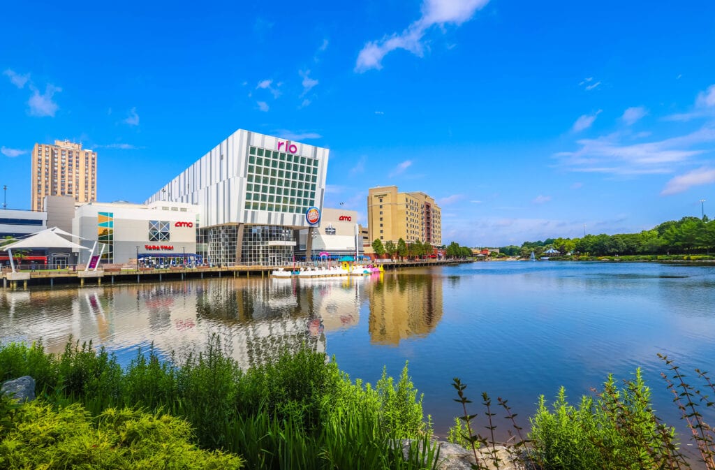 Commercial buildings by a body of water in Gaithersburg MD